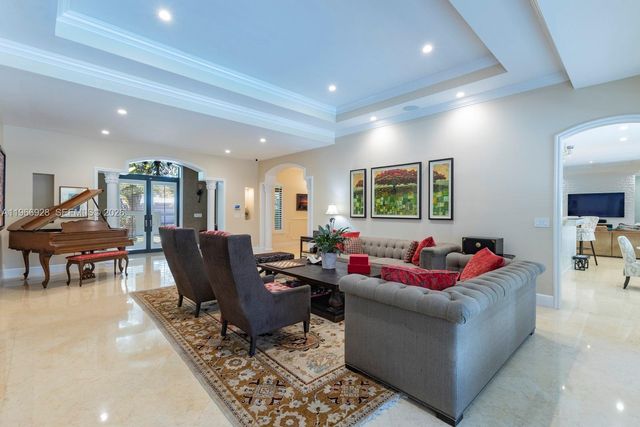 10601 SW 72nd Ct, Pinecrest, FL 33156