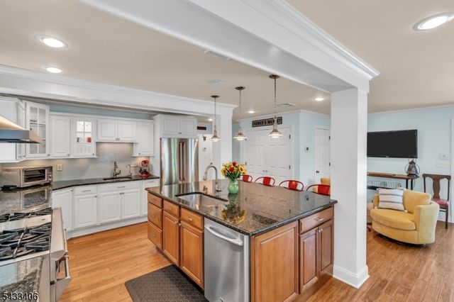 88 Woodlawn Ave, Bridgewater Twp., NJ 08807