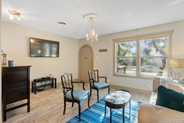 333 REDWOOD ST, San Antonio, TX 78209