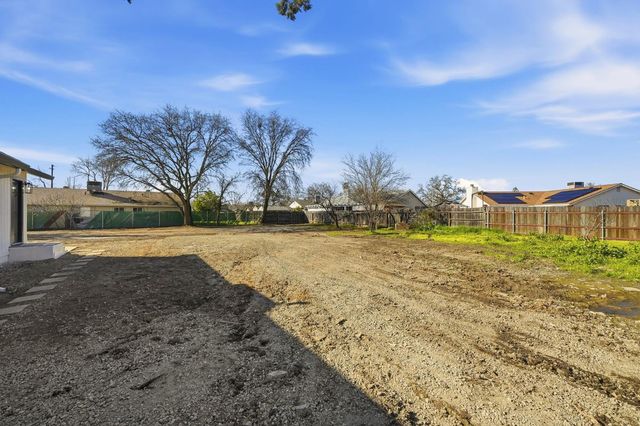 817 Q St, Rio Linda, CA 95673