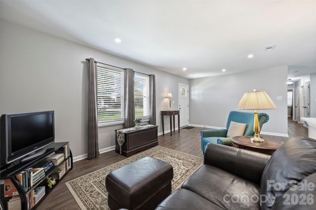 3724 Cobbleridge Drive, Charlotte, NC 28215