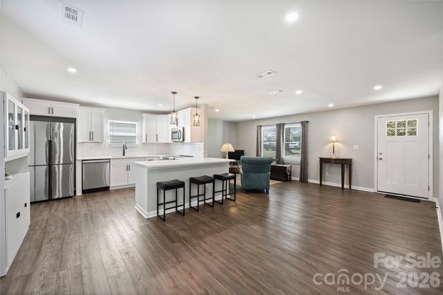 3724 Cobbleridge Drive, Charlotte, NC 28215