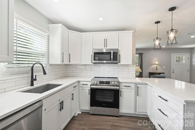 3724 Cobbleridge Drive, Charlotte, NC 28215