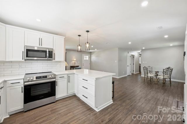 3724 Cobbleridge Drive, Charlotte, NC 28215