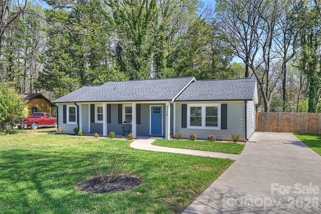 3724 Cobbleridge Drive, Charlotte, NC 28215