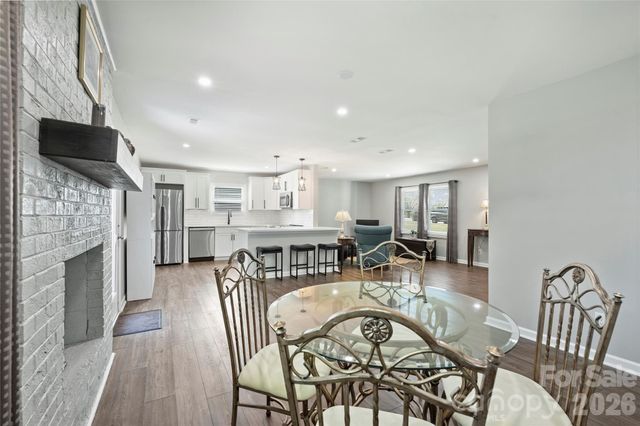 3724 Cobbleridge Drive, Charlotte, NC 28215