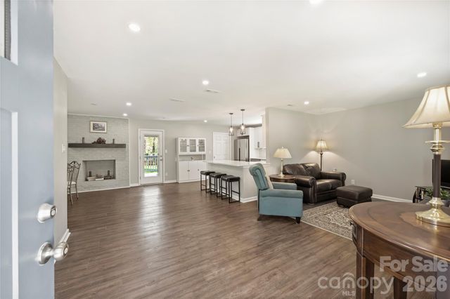 3724 Cobbleridge Drive, Charlotte, NC 28215