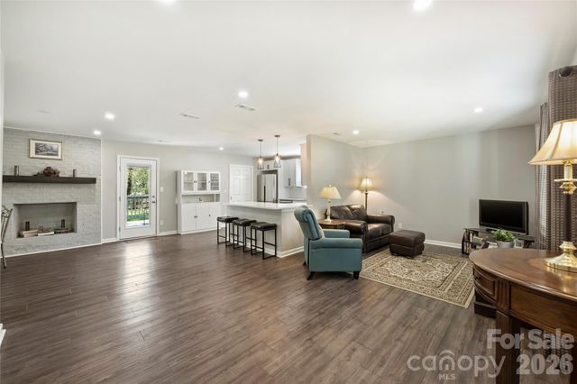 3724 Cobbleridge Drive, Charlotte, NC 28215