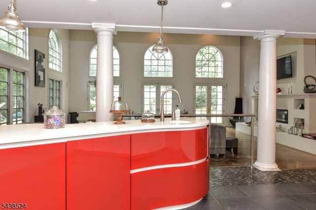 24 Wildwood Rd, Saddle River Boro, NJ 07458