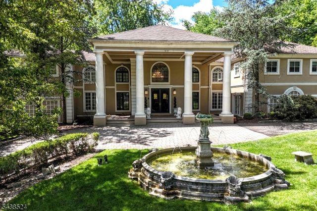 24 Wildwood Rd, Saddle River Boro, NJ 07458