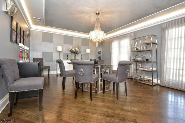24 Wildwood Rd, Saddle River Boro, NJ 07458