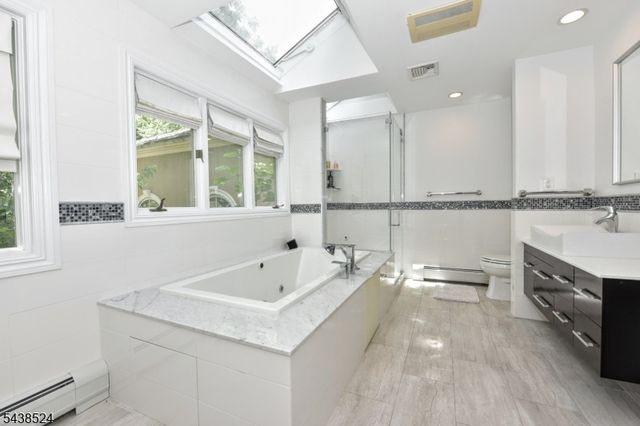 24 Wildwood Rd, Saddle River Boro, NJ 07458