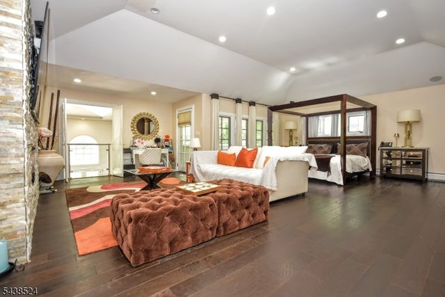24 Wildwood Rd, Saddle River Boro, NJ 07458