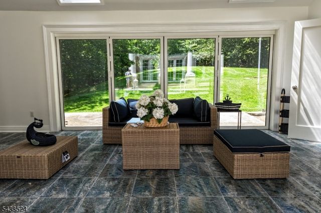 24 Wildwood Rd, Saddle River Boro, NJ 07458