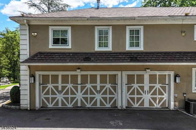 24 Wildwood Rd, Saddle River Boro, NJ 07458