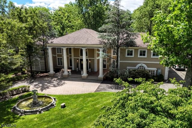 24 Wildwood Rd, Saddle River Boro, NJ 07458