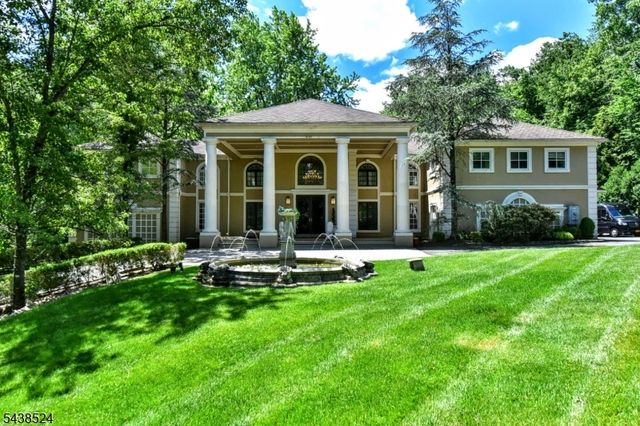 24 Wildwood Rd, Saddle River Boro, NJ 07458