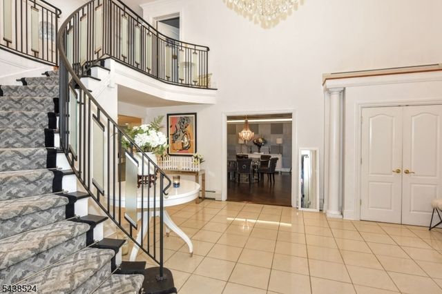 24 Wildwood Rd, Saddle River Boro, NJ 07458