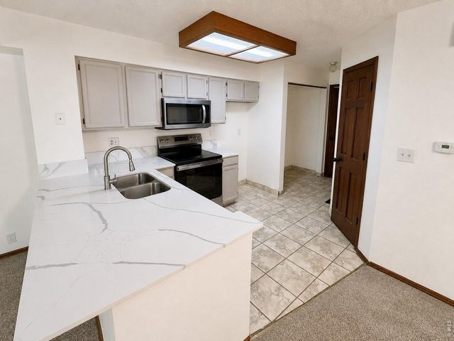 810 S Vance St, Lakewood, CO 80226