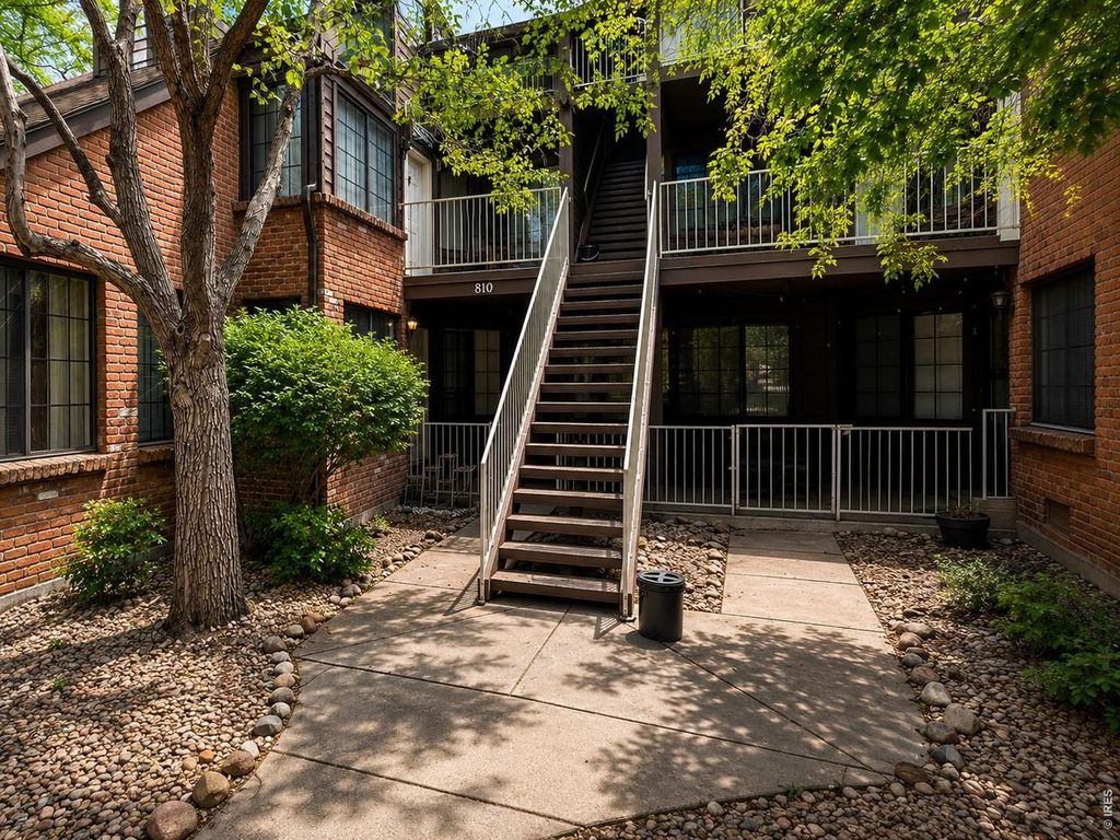 810 S Vance St, Lakewood, CO 80226