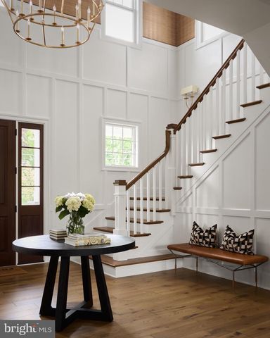 1052 EAGLE RD, Wayne, PA 19087