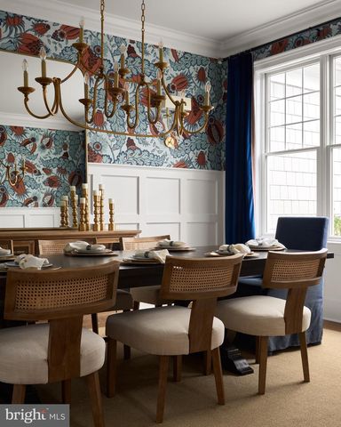 1052 EAGLE RD, Wayne, PA 19087