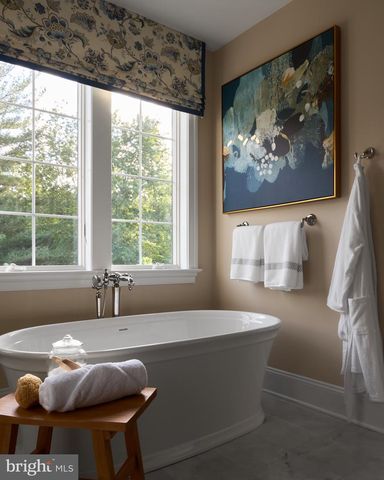 1052 EAGLE RD, Wayne, PA 19087