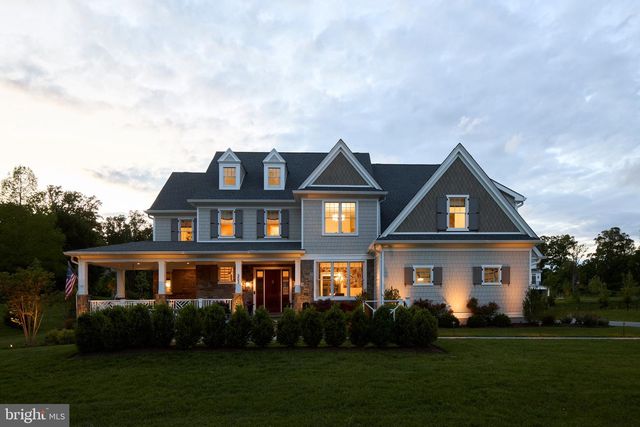 1052 EAGLE RD, Wayne, PA 19087