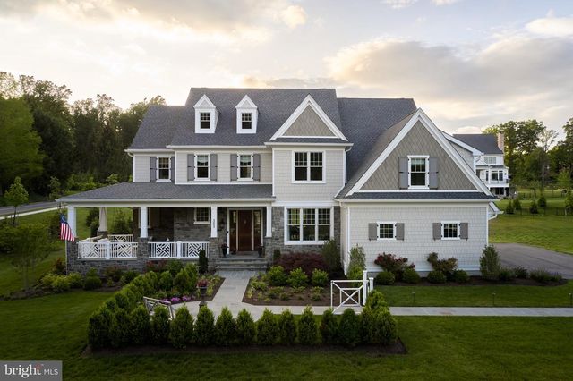 1052 EAGLE RD, Wayne, PA 19087