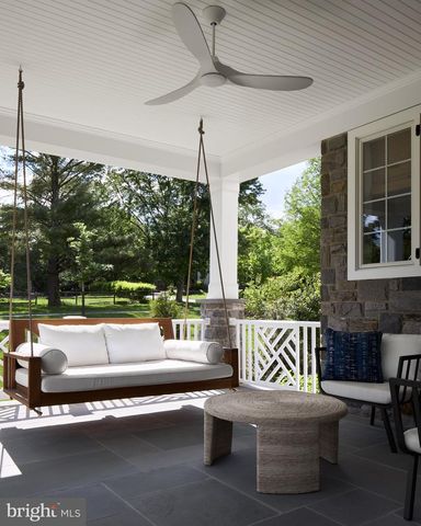 1052 EAGLE RD, Wayne, PA 19087