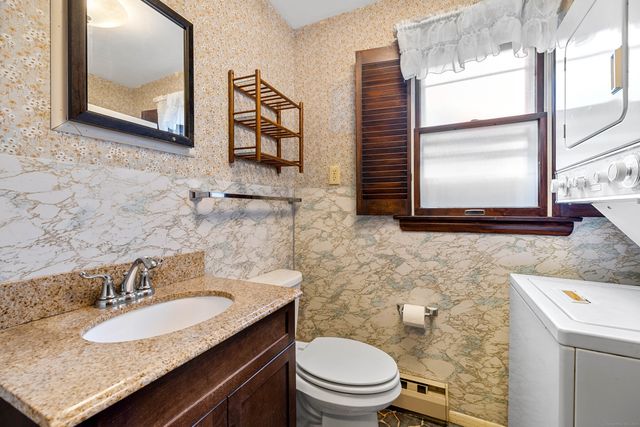 6 Fulmore Drive, Waterford, CT 06385
