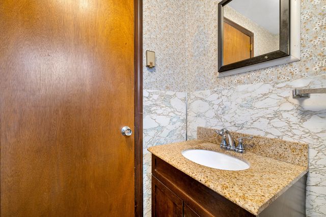 6 Fulmore Drive, Waterford, CT 06385