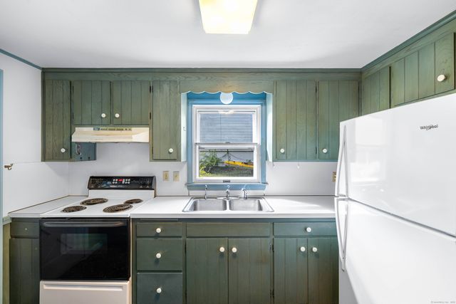 6 Fulmore Drive, Waterford, CT 06385