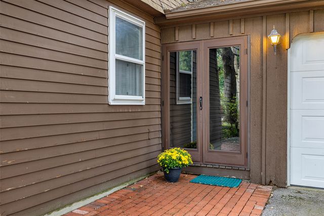 6 Fulmore Drive, Waterford, CT 06385