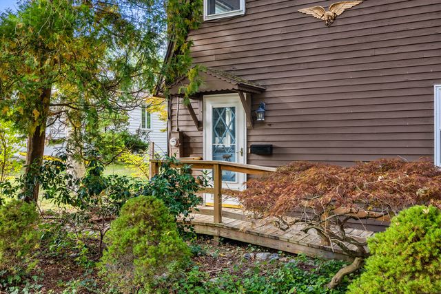 6 Fulmore Drive, Waterford, CT 06385