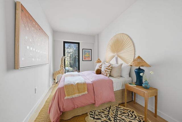 650 E 6th St Apt Th, New York City, NY 10009