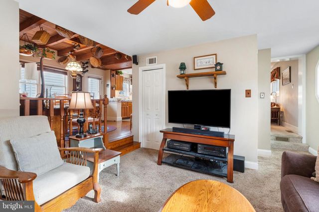 106 GLENWOOD AVE, Trooper, PA 19403