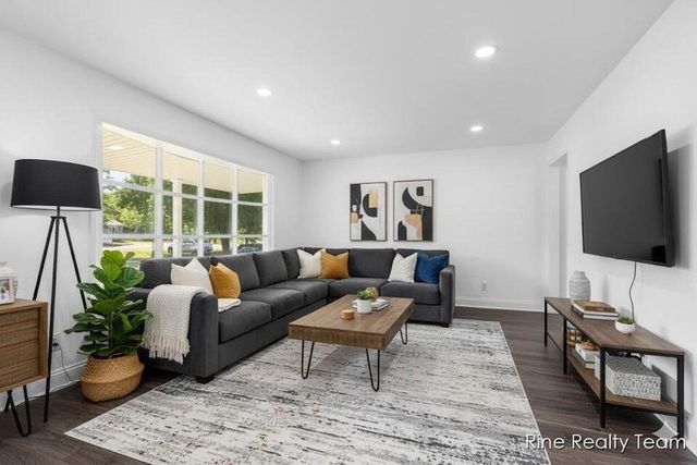 33250 Bernice Avenue, Paw Paw, MI 49079