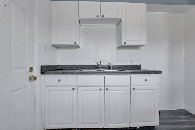2822-2824 E 5th Avenue, Columbus, OH 43219