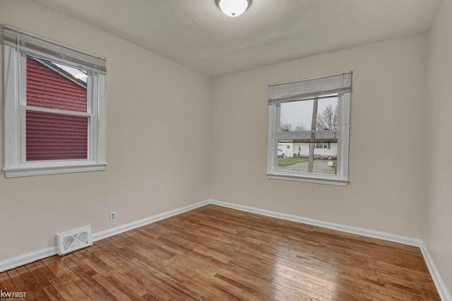 2068 E Boatfield Avenue, Burton, MI 48529