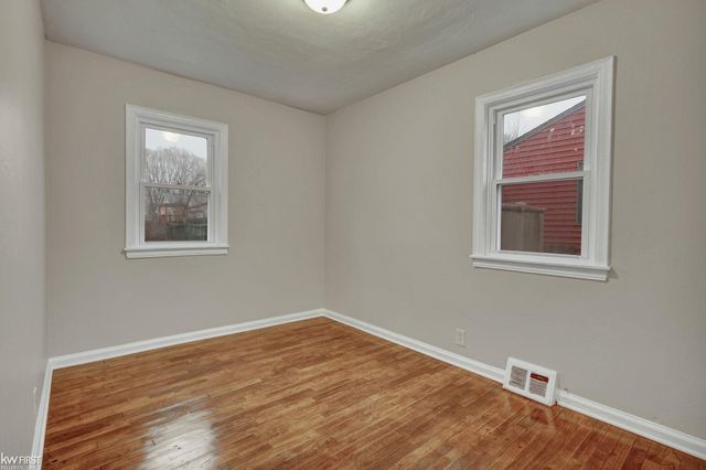 2068 E Boatfield Avenue, Burton, MI 48529