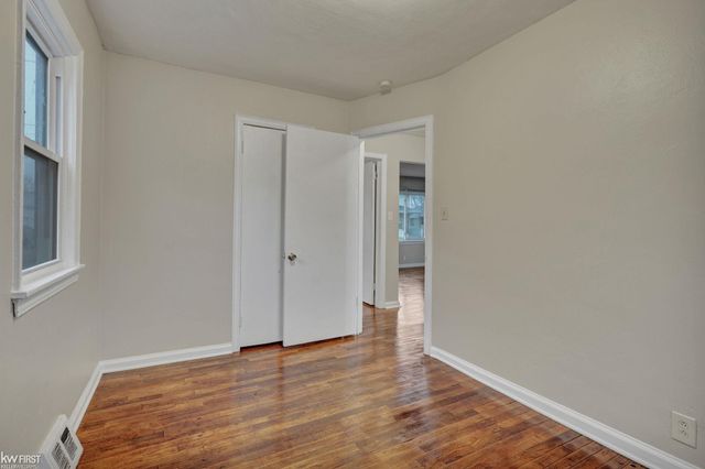 2068 E Boatfield Avenue, Burton, MI 48529