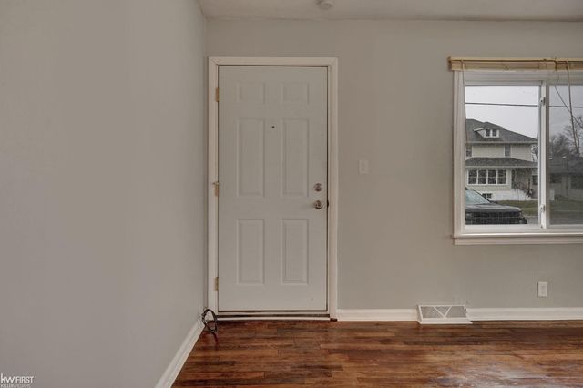 2068 E Boatfield Avenue, Burton, MI 48529