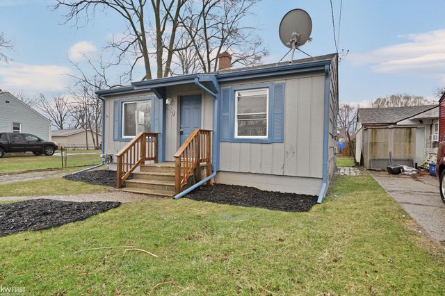 2068 E Boatfield Avenue, Burton, MI 48529