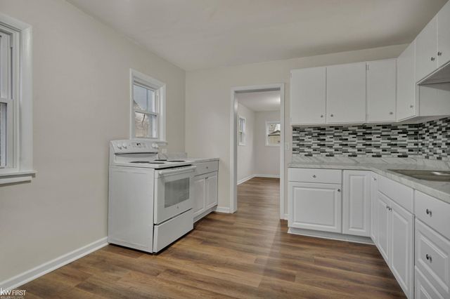 2068 E Boatfield Avenue, Burton, MI 48529