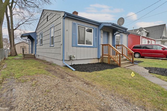 2068 E Boatfield Avenue, Burton, MI 48529