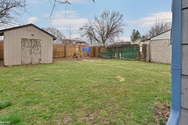 2068 E Boatfield Avenue, Burton, MI 48529