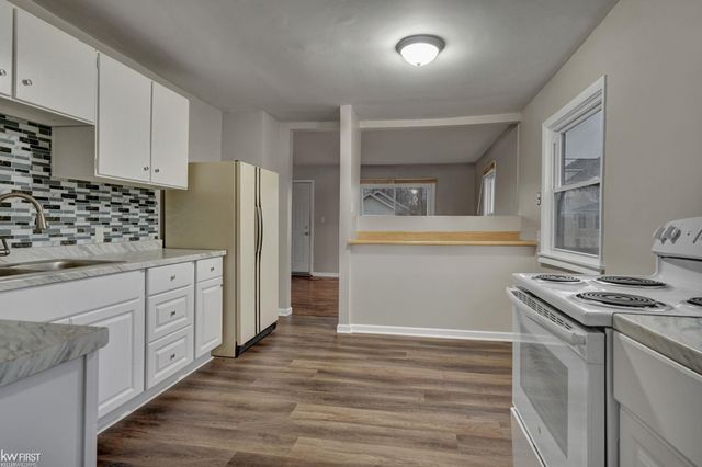 2068 E Boatfield Avenue, Burton, MI 48529