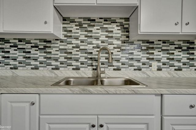 2068 E Boatfield Avenue, Burton, MI 48529