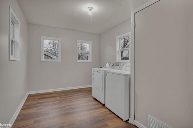 2068 E Boatfield Avenue, Burton, MI 48529